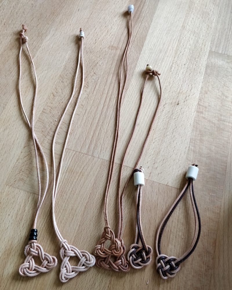 Lederanhänger und Ketten Keltischer Knoten